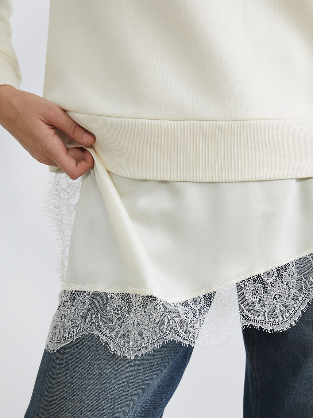 Bej Dantel Detaylı Oversize Kalın Kadın Sweatshirt-2