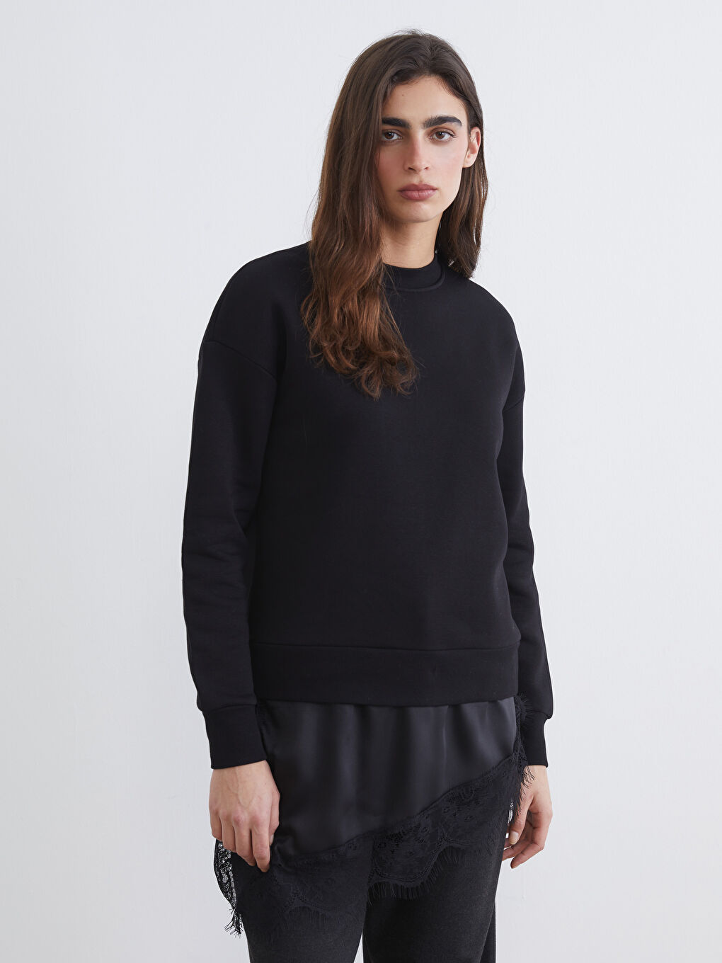 Siyah Dantel Detaylı Oversize Kadın Kalın Sweatshirt	-1