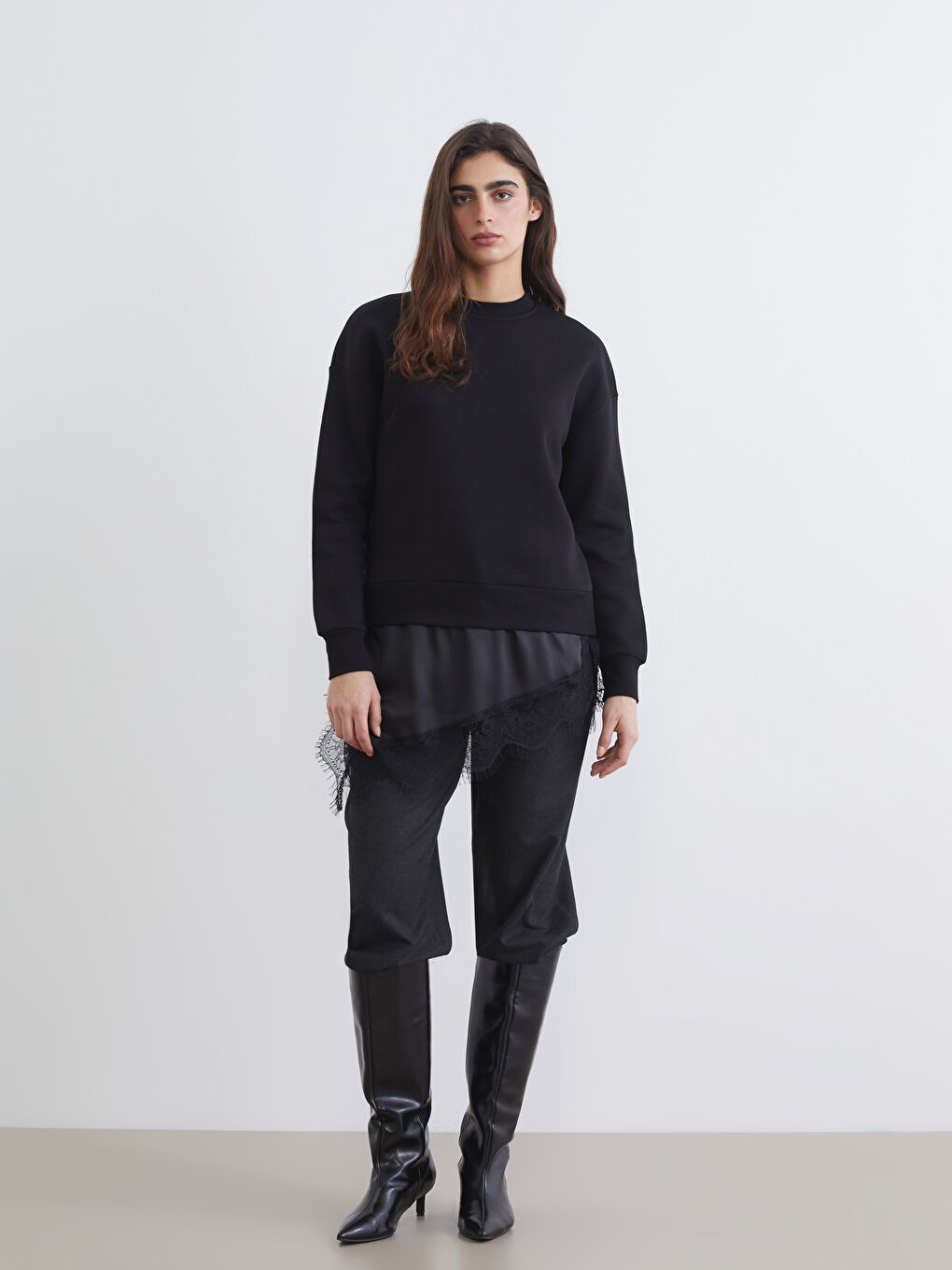 Siyah Dantel Detaylı Oversize Kadın Kalın Sweatshirt	-2