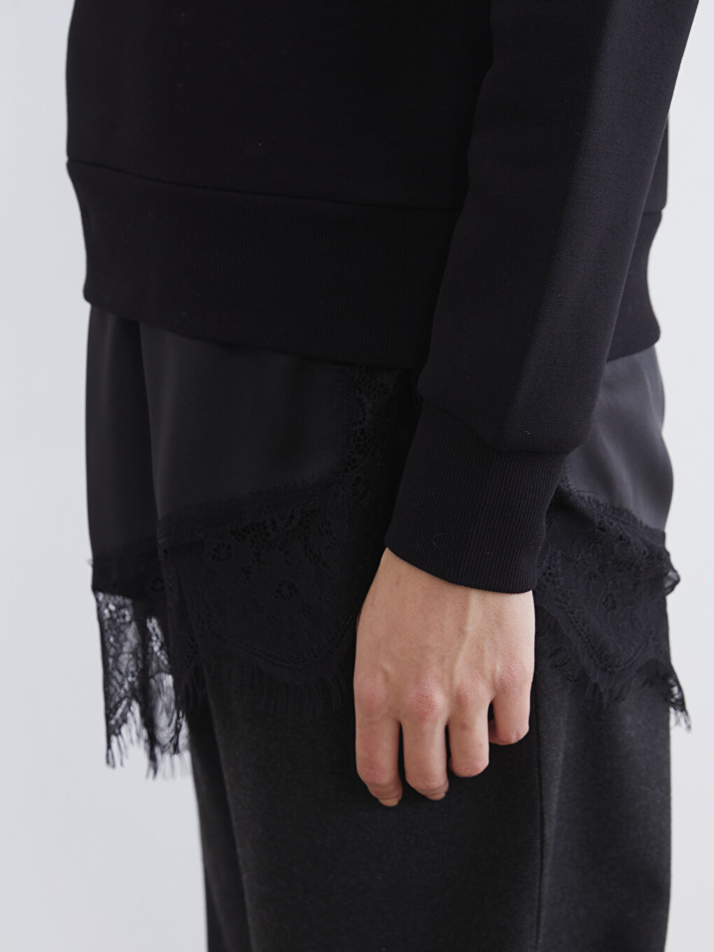 Siyah Dantel Detaylı Oversize Kadın Kalın Sweatshirt	-4