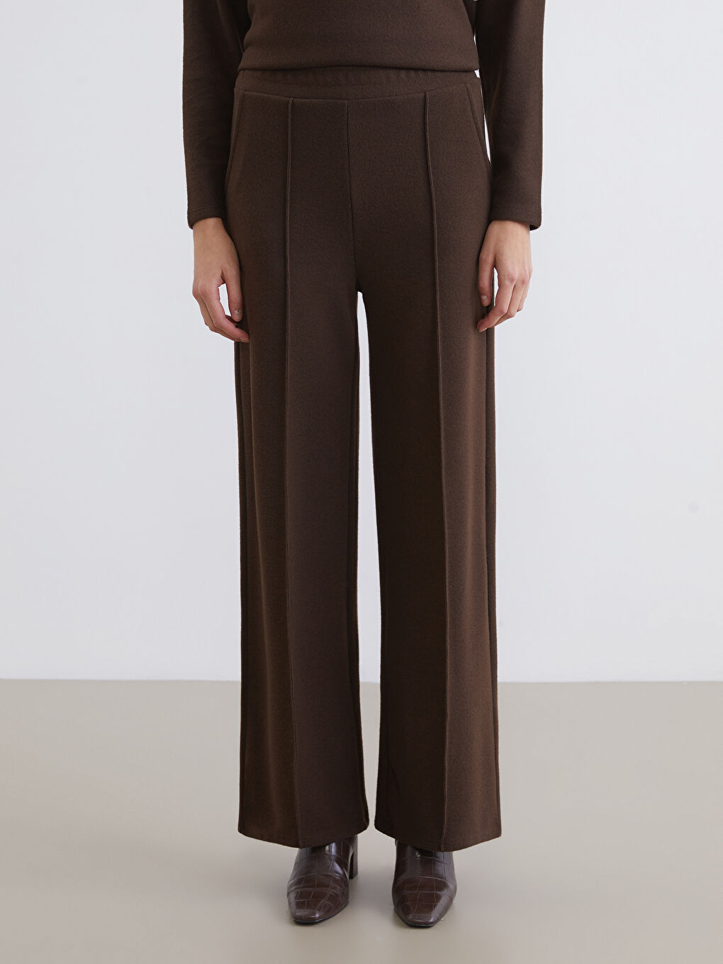 Damenhose mit Weitem Bein und Elastischem Bund-1