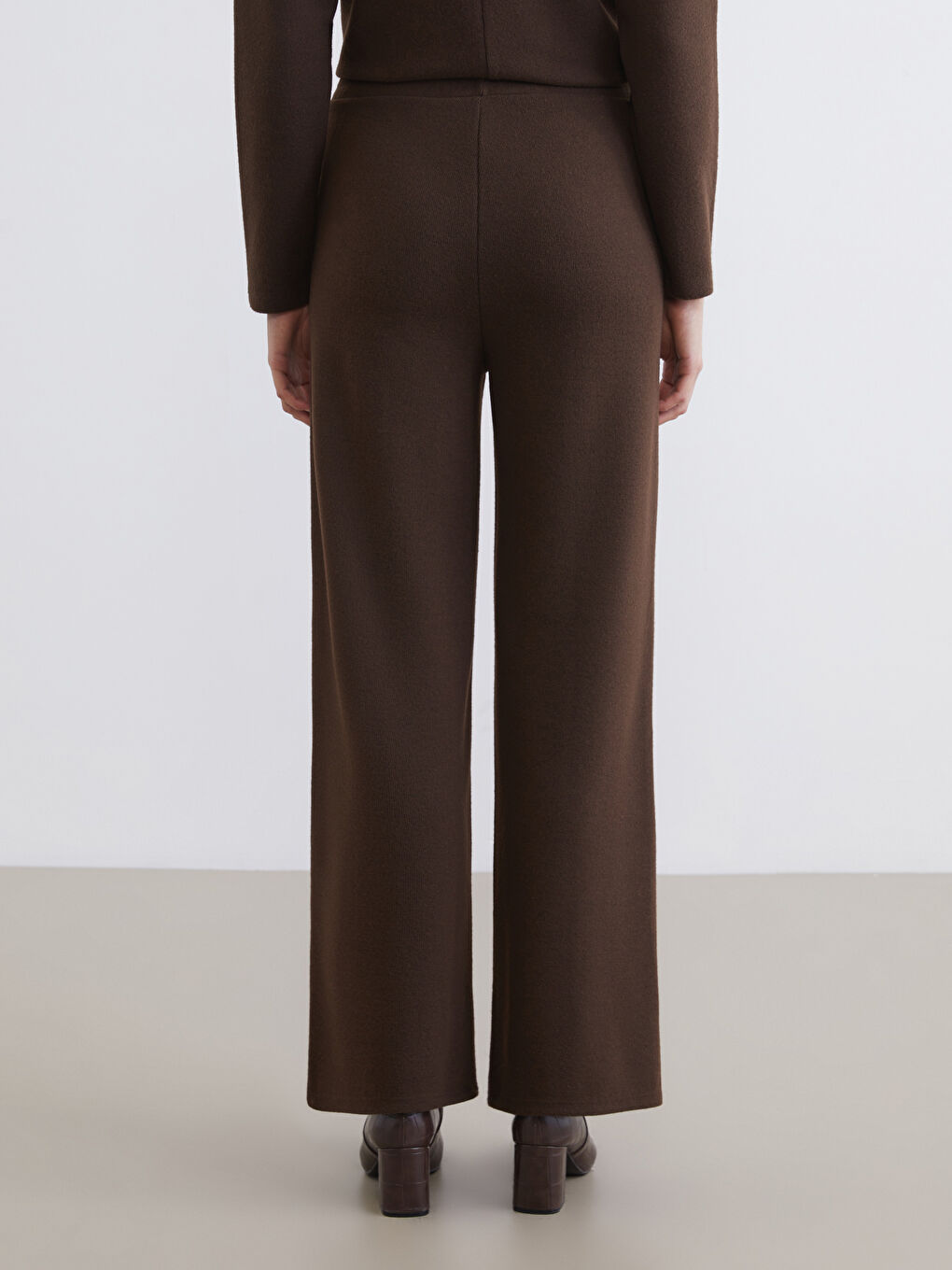 Damenhose mit Weitem Bein und Elastischem Bund-3