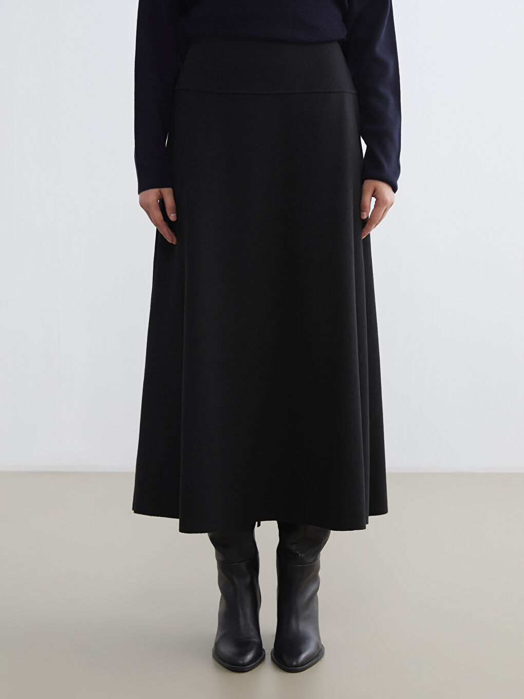 Siyah Beli Lastikli Kloş Etek-1