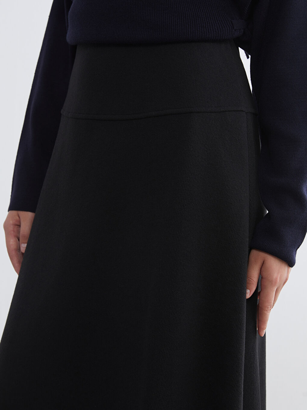 Siyah Beli Lastikli Kloş Etek-2