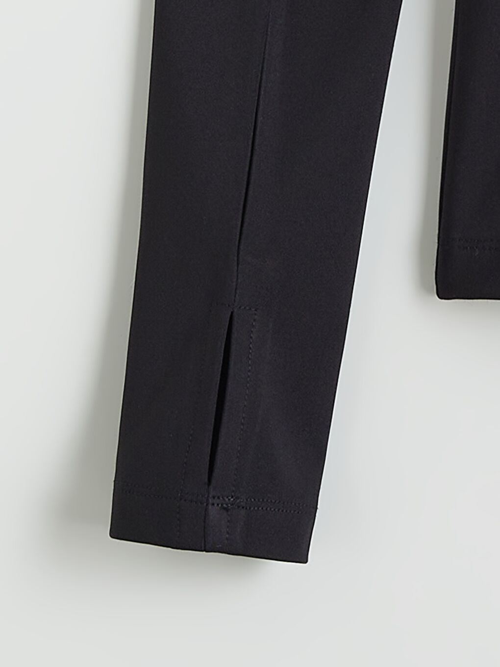 Siyah Dik Yaka Parmak Geçmeli Kadın Fermuarlı Sweatshirt-5