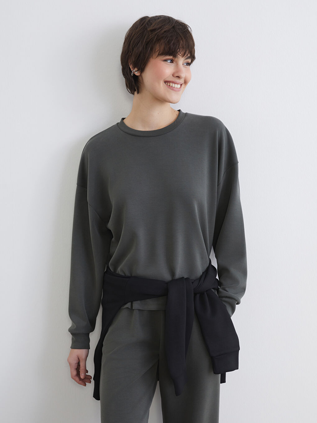 Haki Bisiklet Yaka Soft Touch Kadın Sweatshirt