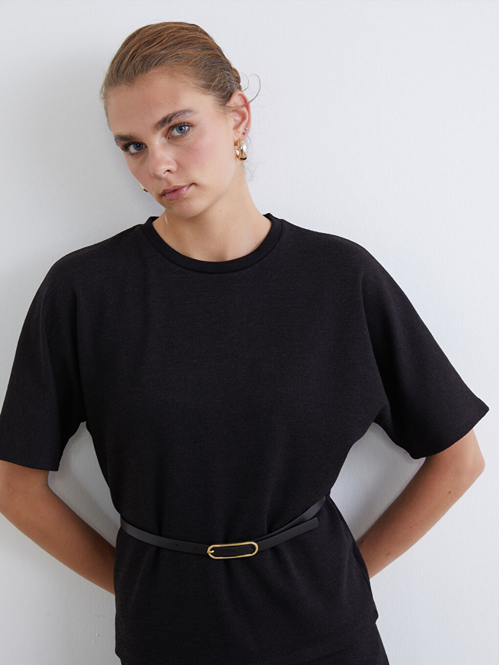 Bluza sa okruglim izrezom i kaišem