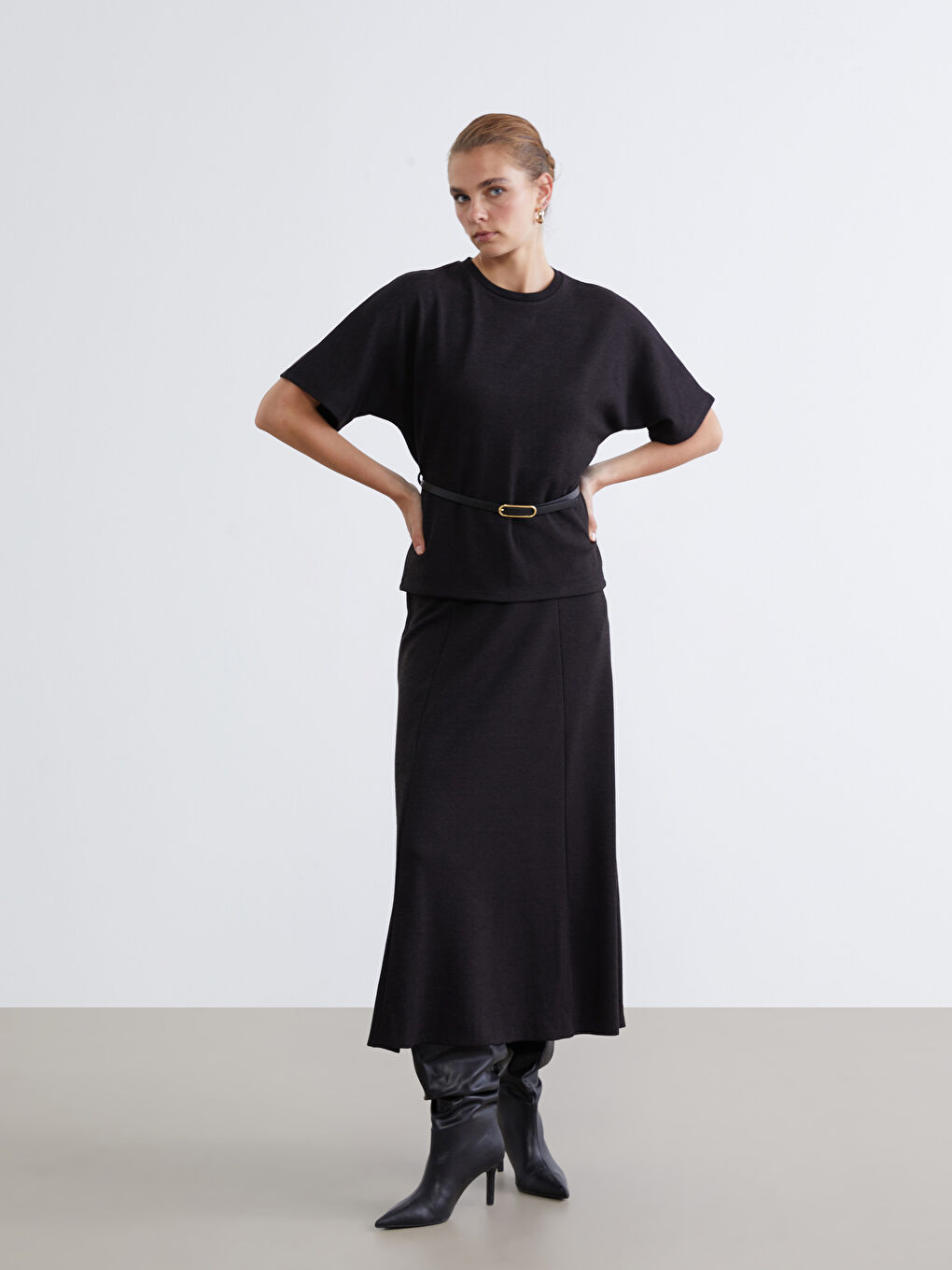 Bluza sa okruglim izrezom i kaišem-1