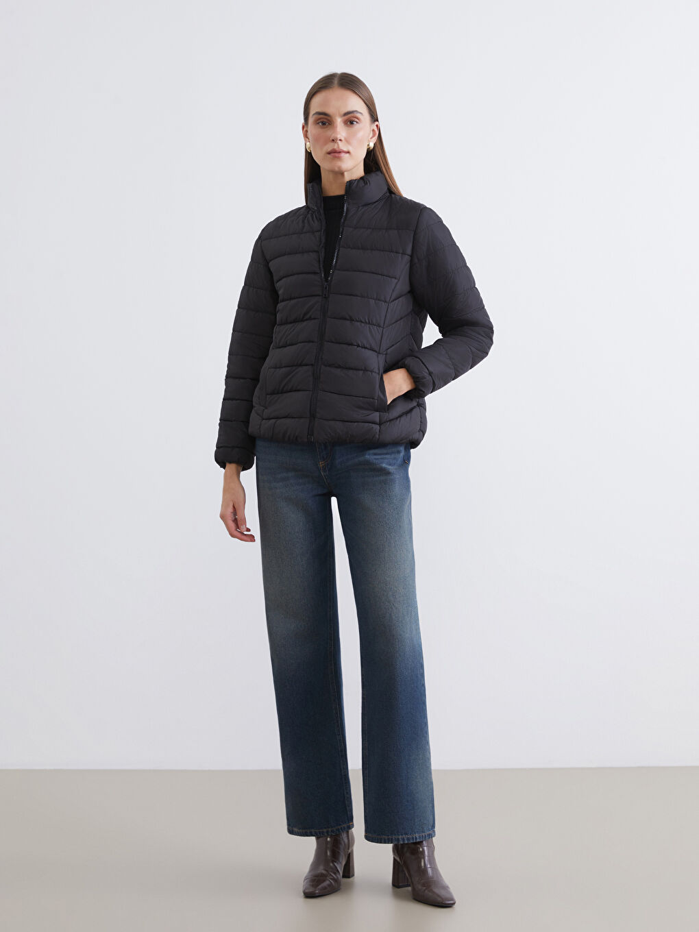 Siyah Dik Yaka Kapitone Kadın Şişme Mont-1