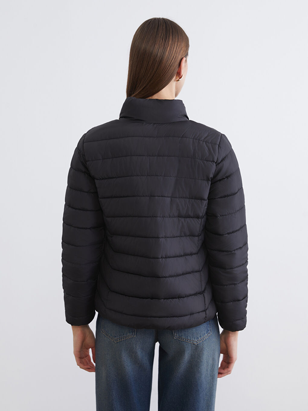 Siyah Dik Yaka Kapitone Kadın Şişme Mont-4