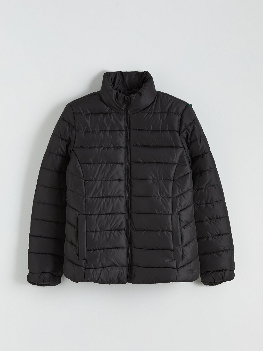 Siyah Dik Yaka Kapitone Kadın Şişme Mont-5