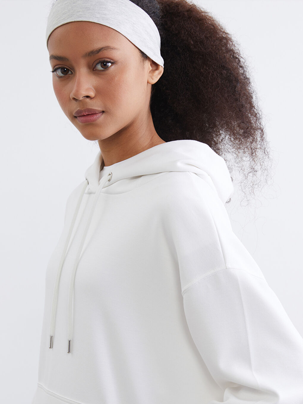 Beyaz Kanguru Cepli Kadın Hoodie