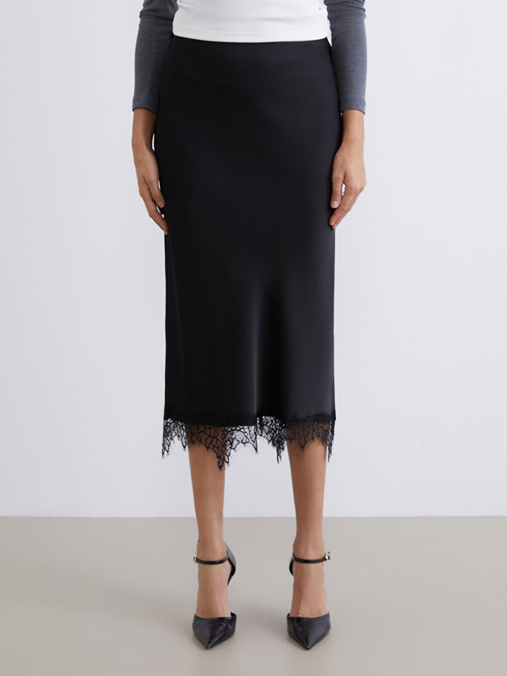 Elastic Waist A-Line Satin Skirt-1