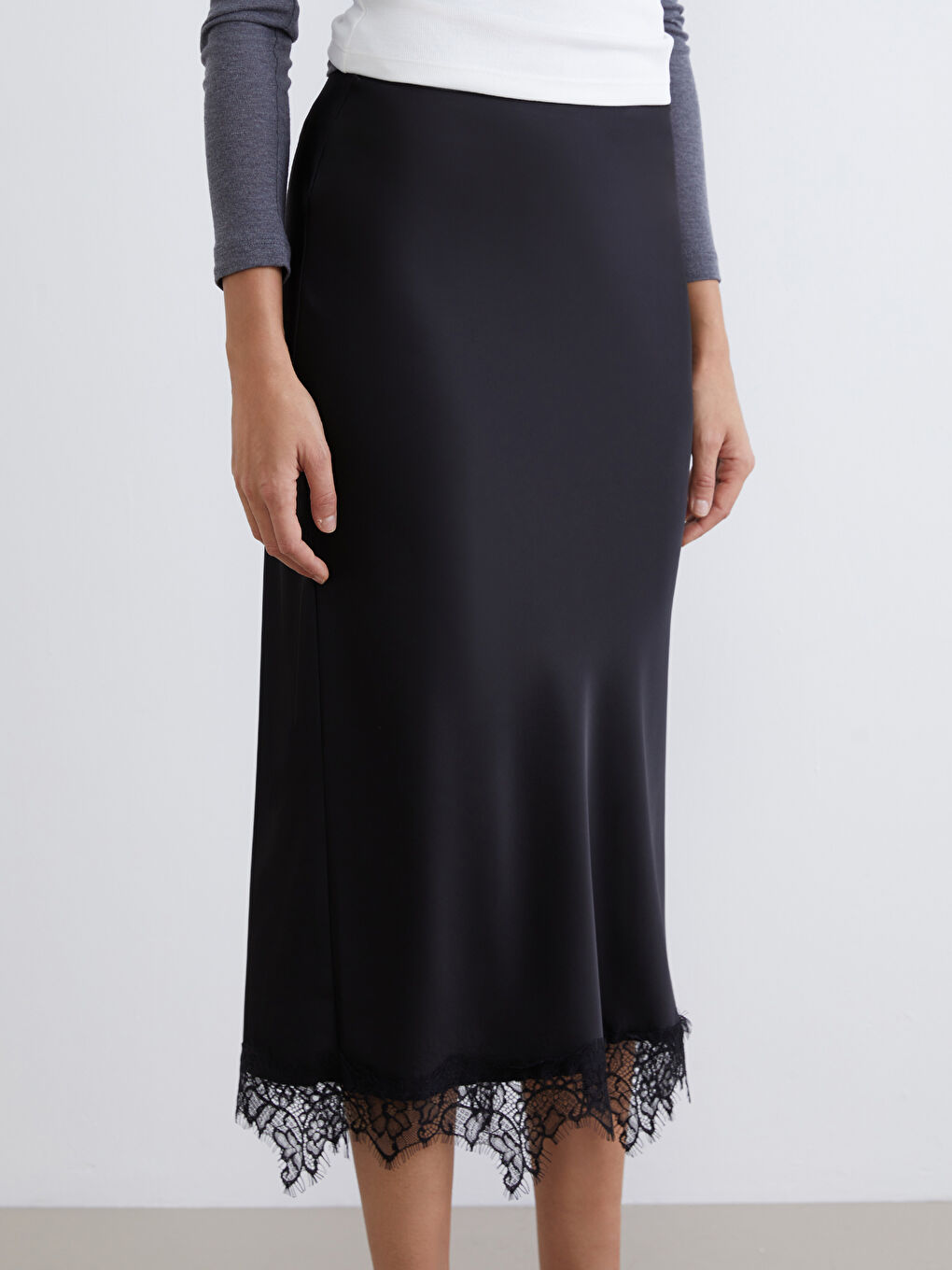 Elastic Waist A-Line Satin Skirt-2