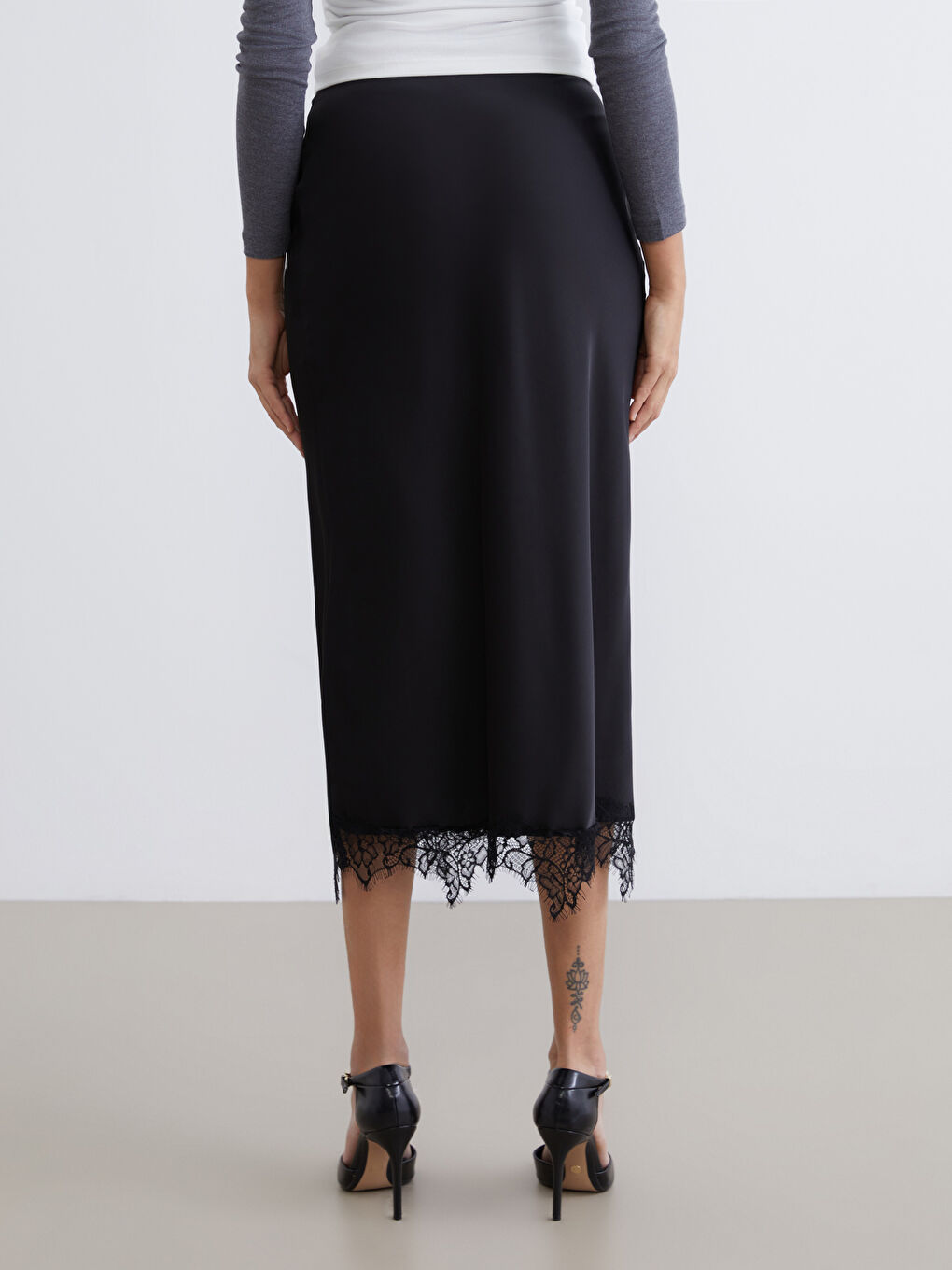 Elastic Waist A-Line Satin Skirt-3