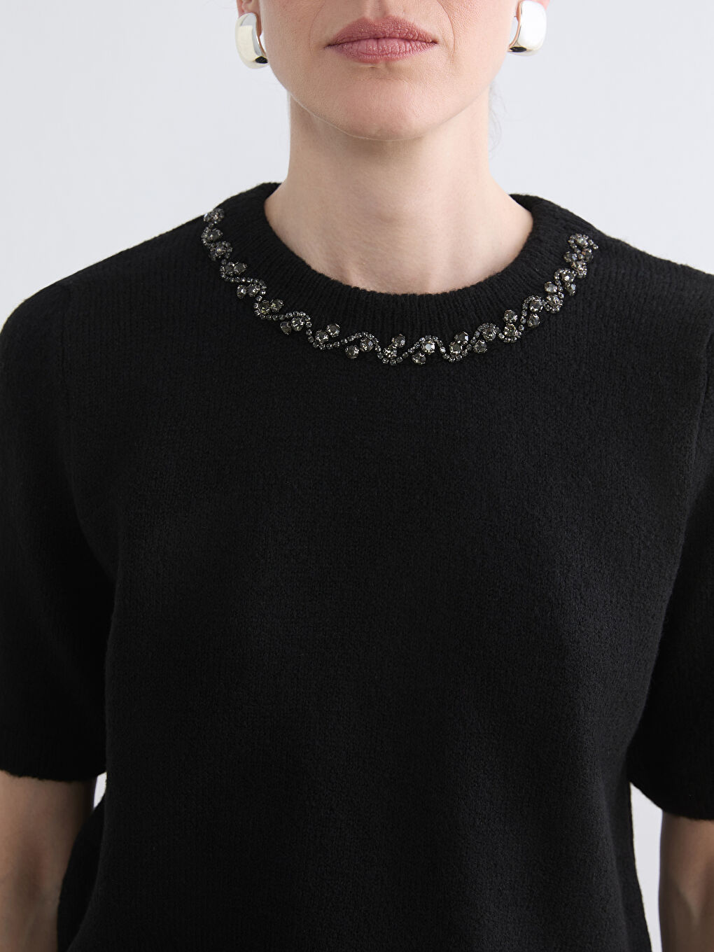 Siyah Bisiklet Yaka Taşlı Kadın Triko Kazak-2