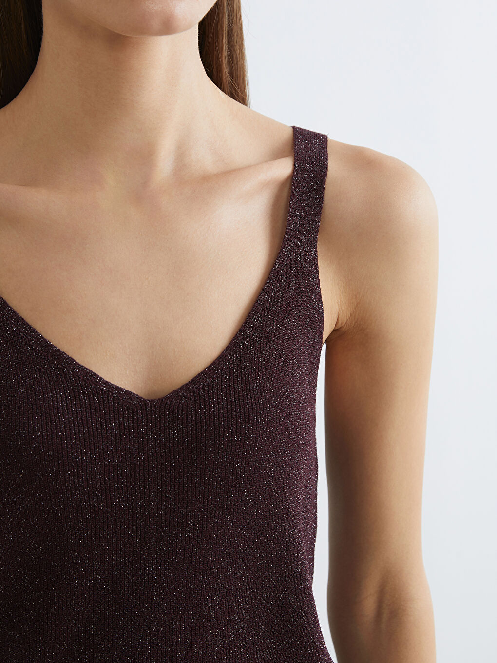 Bordo V Yaka Parlak Görünümlü Kadın Triko Atlet-2