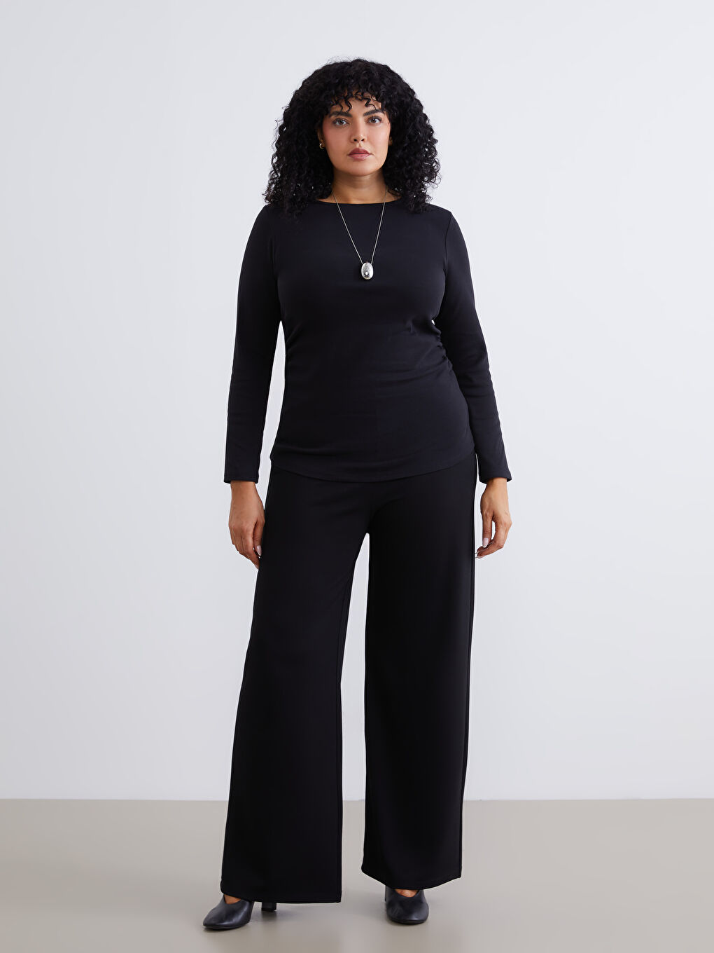 Siyah Büyük Beden Bisiklet Yaka Büzgülü Bluz-1