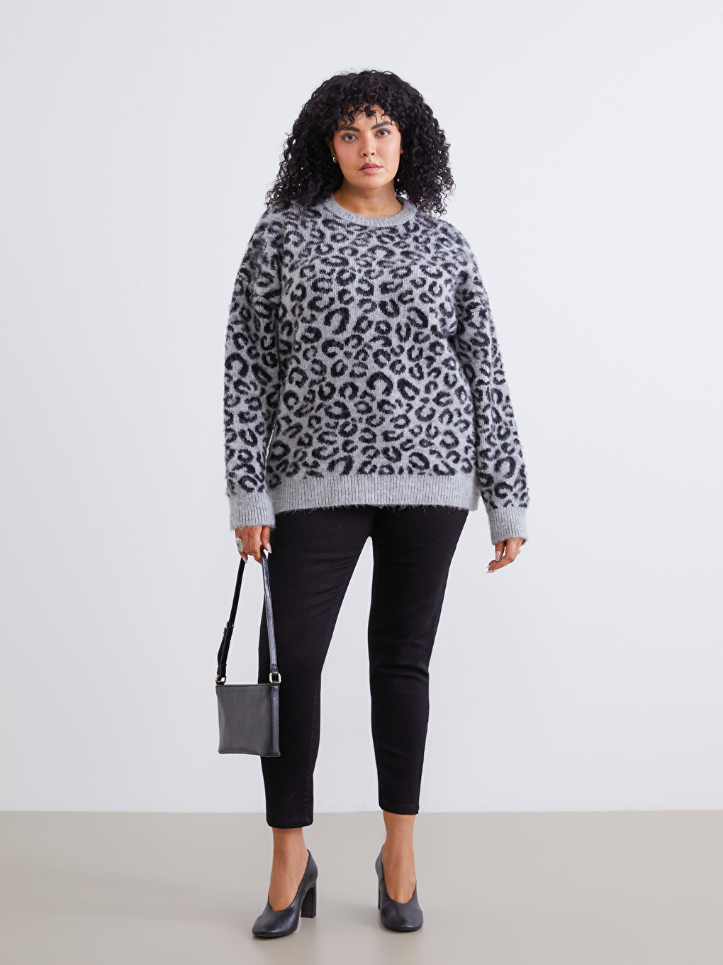 Gri Büyük Beden Leopar Desenli Kadın Triko Kazak-1
