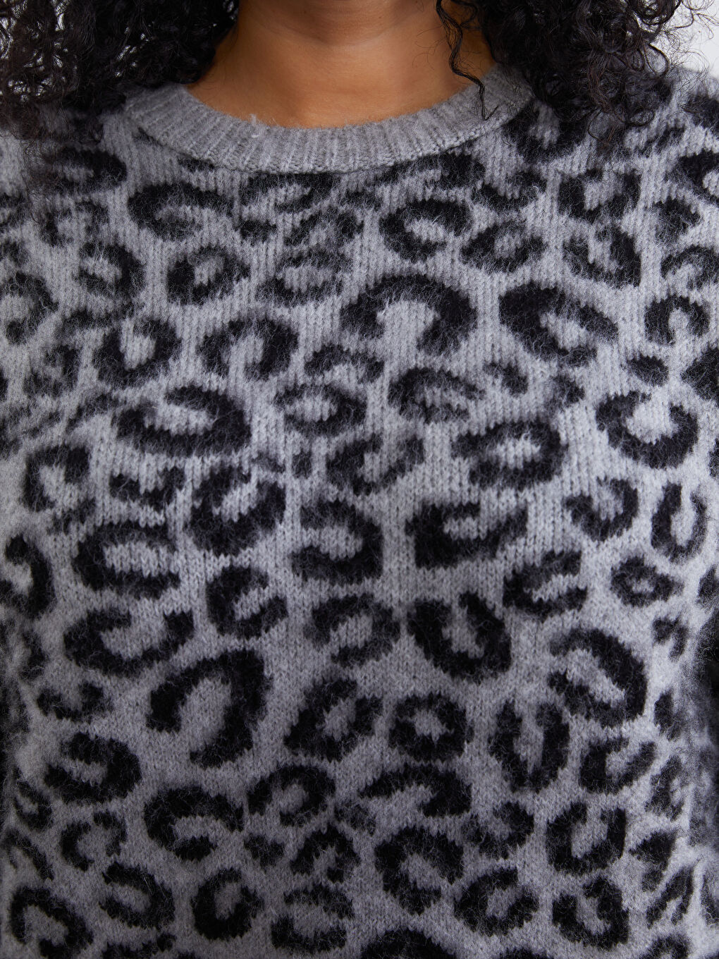 Gri Büyük Beden Leopar Desenli Kadın Triko Kazak-2