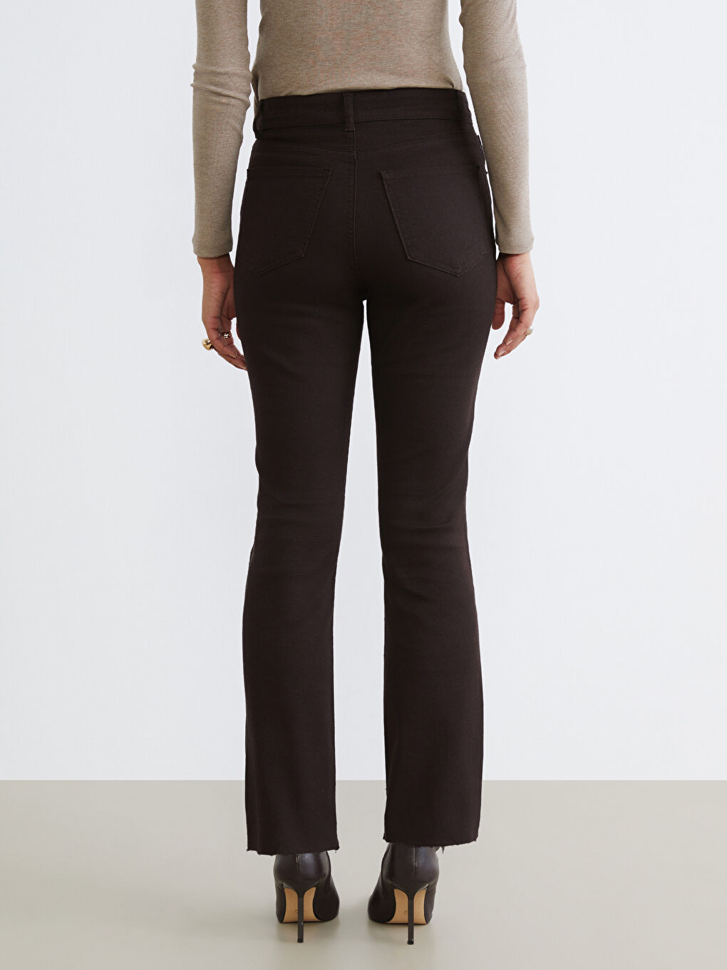 Әйелдерге арналған қысқартылған клеш джинс шалбар-3