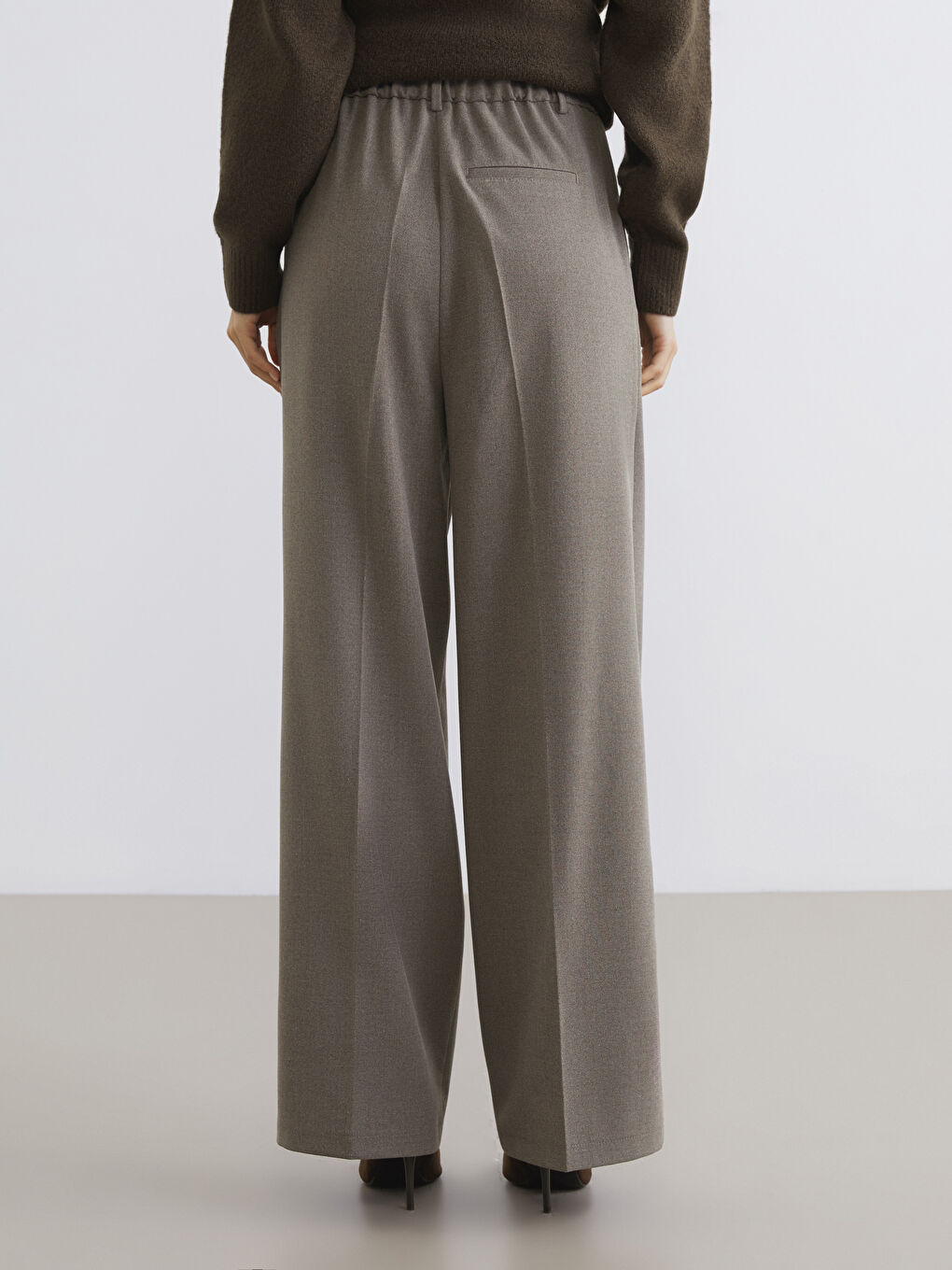 Kahverengi Beli Lastikli Geniş Paça Kadın Pantolon-3