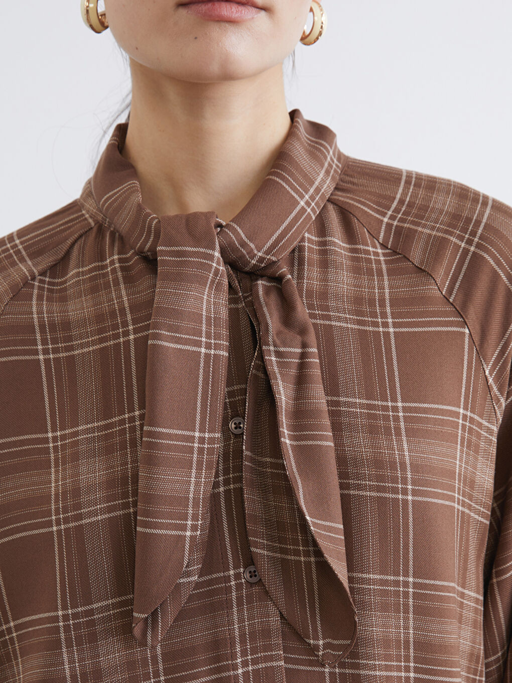 Kahverengi Fular Yaka Ekose Kadın Gömlek Tunik-2