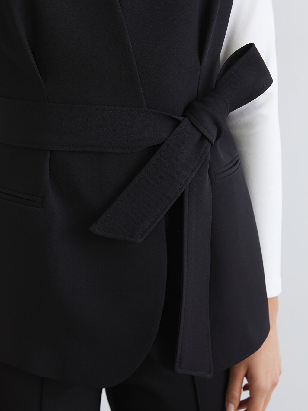 عەزی کەمەر ڕه‌ش ژن-2