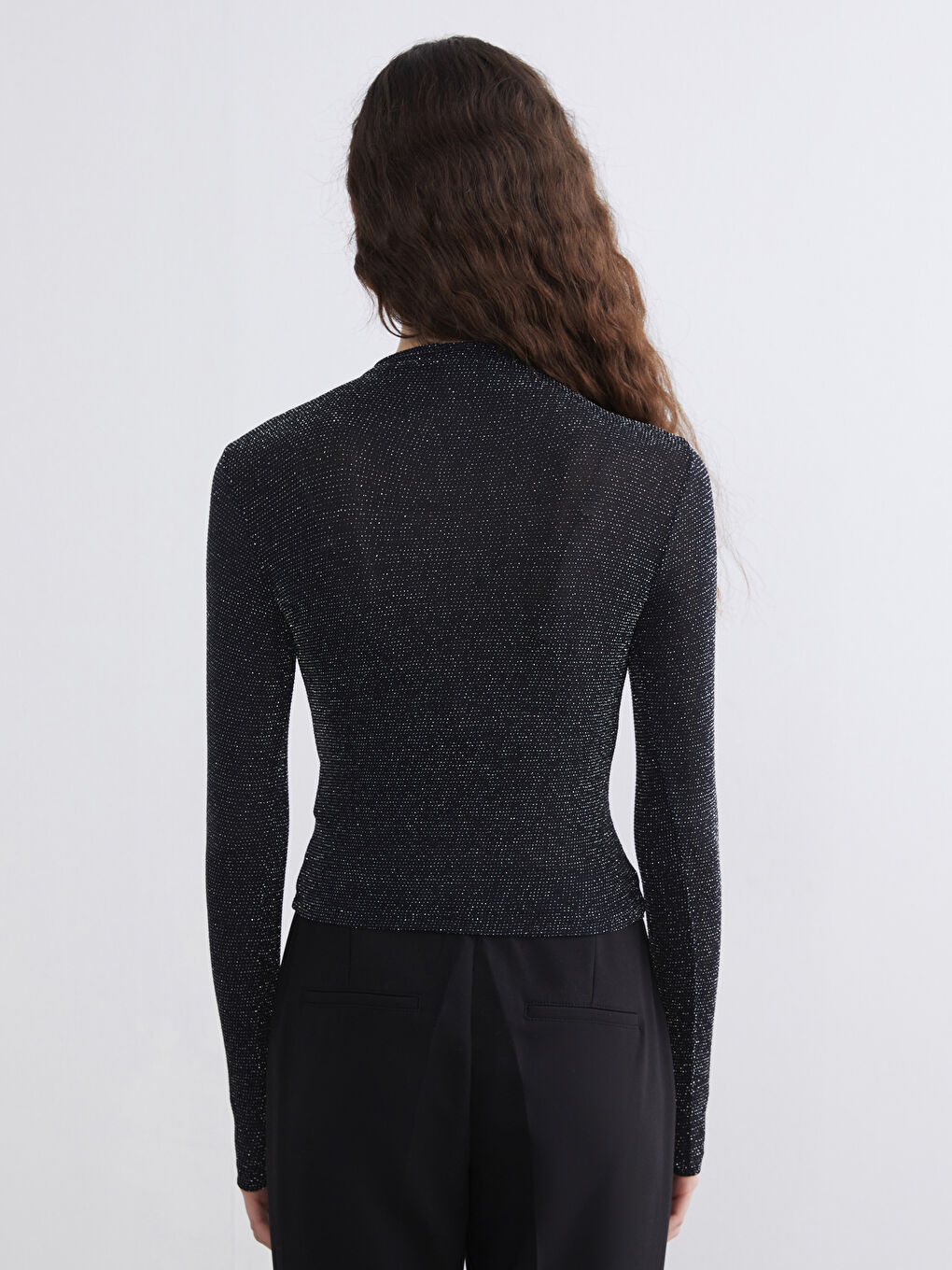 Siyah Dik Yaka Parlak Görünümlü Bluz-3