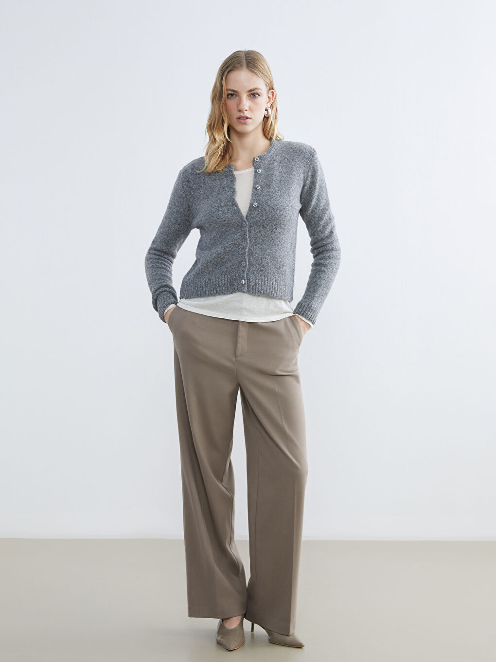 Gri Bisiklet Yaka Yün Karışımlı Kadın Triko Hırka-1