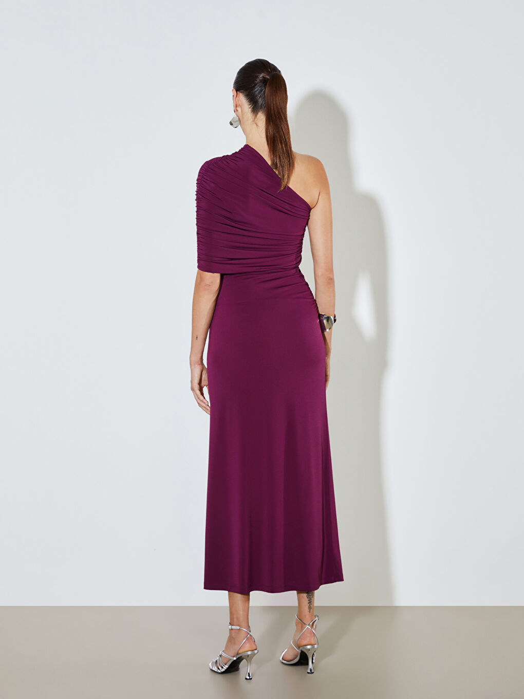 Mürdüm Tek Omuz Büzgülü Elbise-4