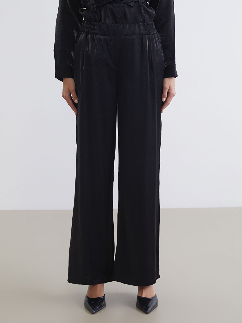 Siyah Beli Lastikli Saten Kadın Pantolon-1