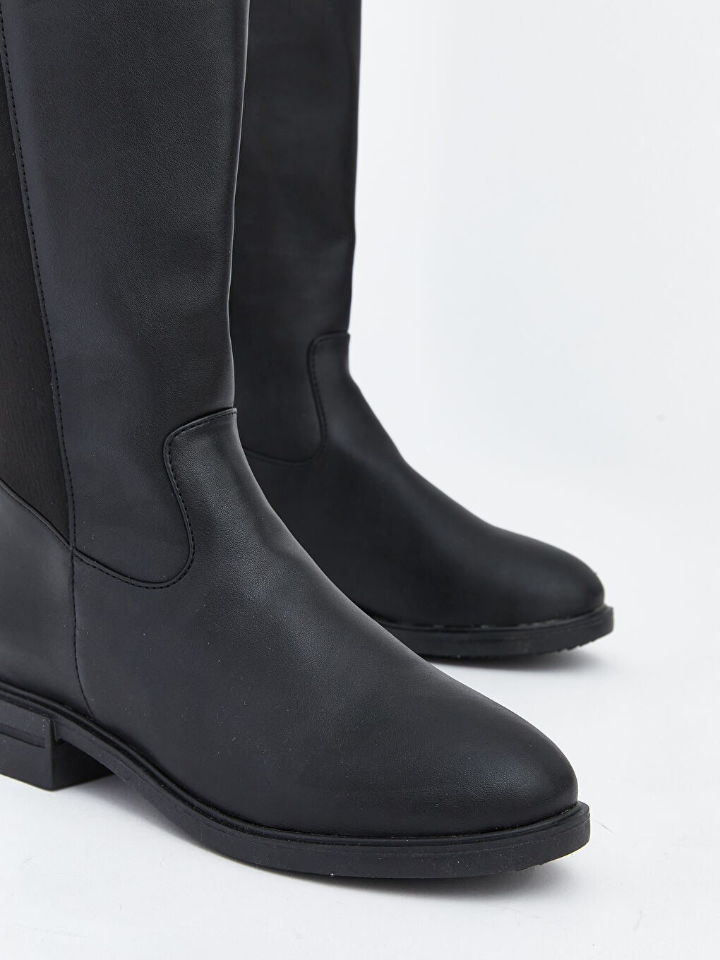 Siyah Deri Görünümlü Kadın Çizme-2