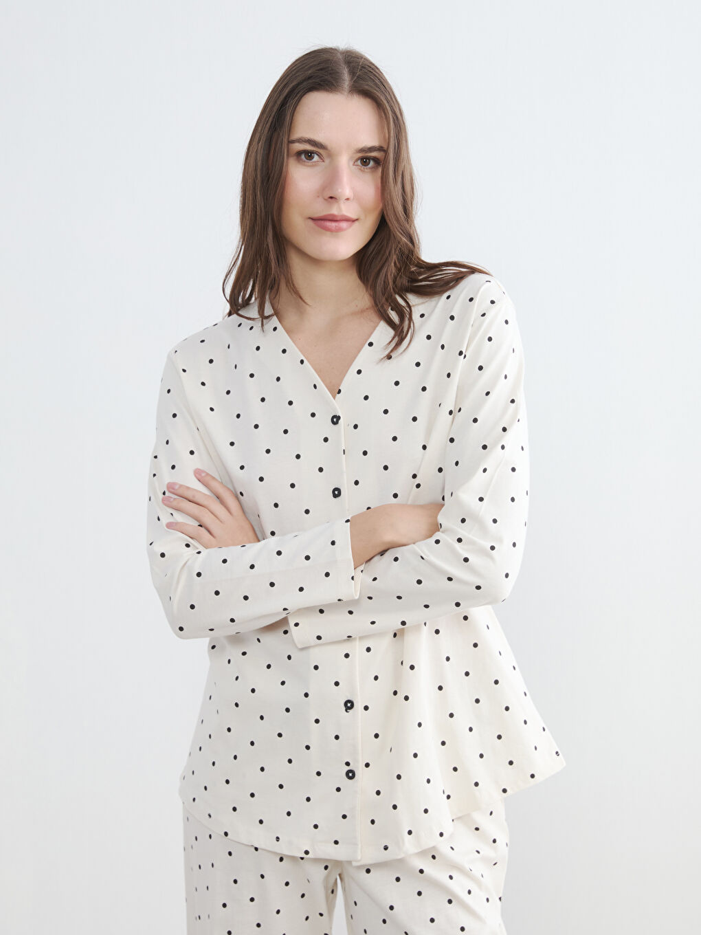 әйелдерге арналған v жағалы горошекпен пижама жинағы-1