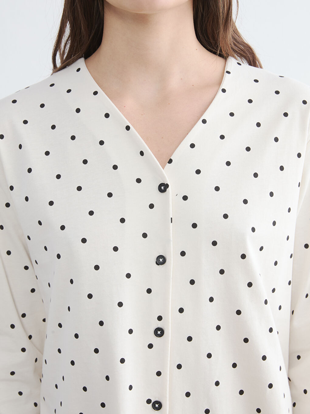 әйелдерге арналған v жағалы горошекпен пижама жинағы-2