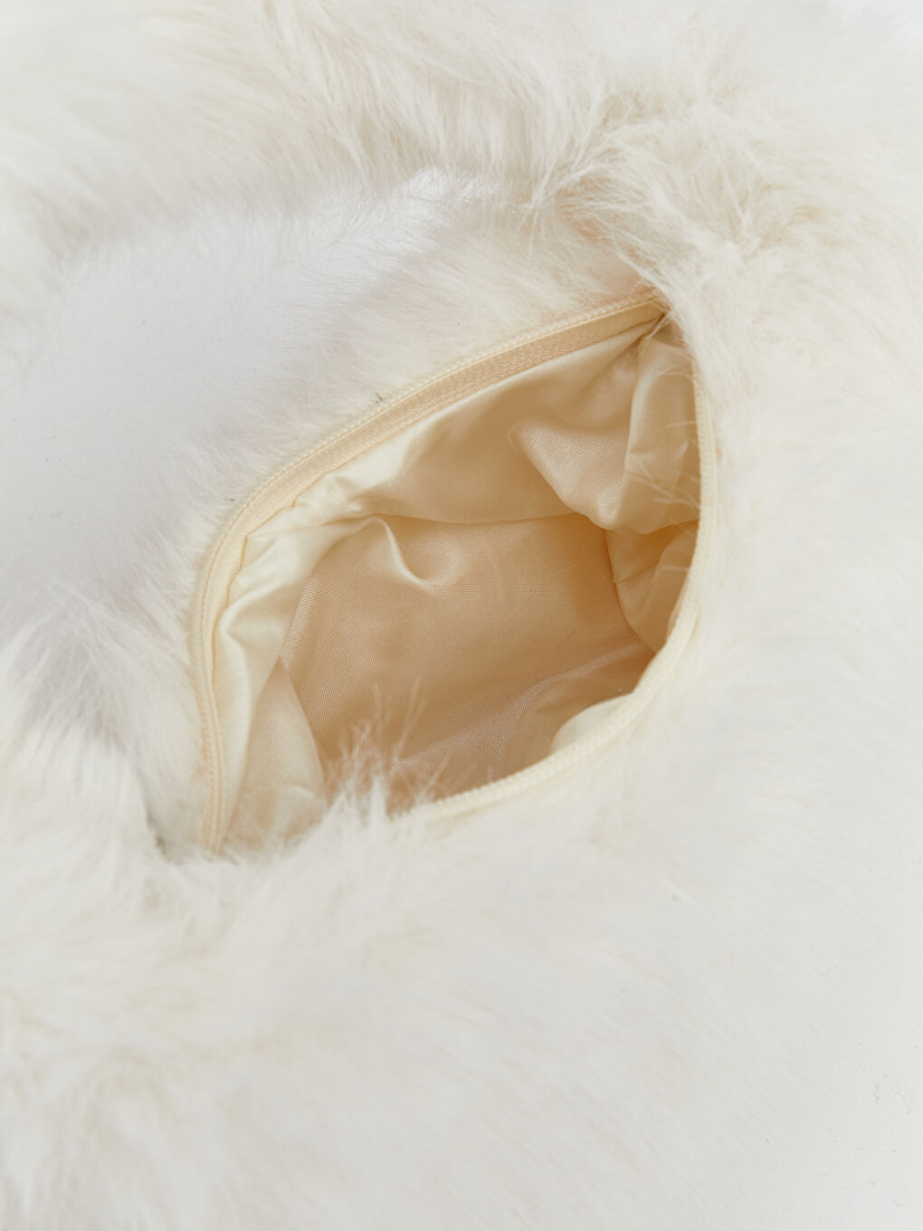 Ekru Kürklü Kadın Baget Çanta-2