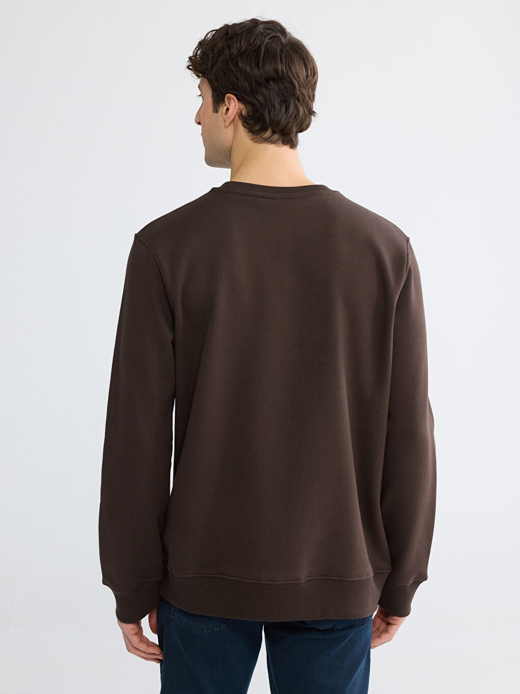 سويتشيرت رجالي برقبة دائرية ومطبوع.-3