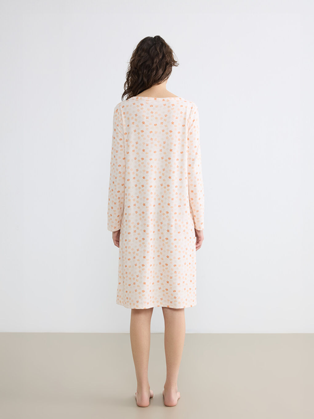 Ekru V Yaka Çiçekli Kadın Gecelik-3