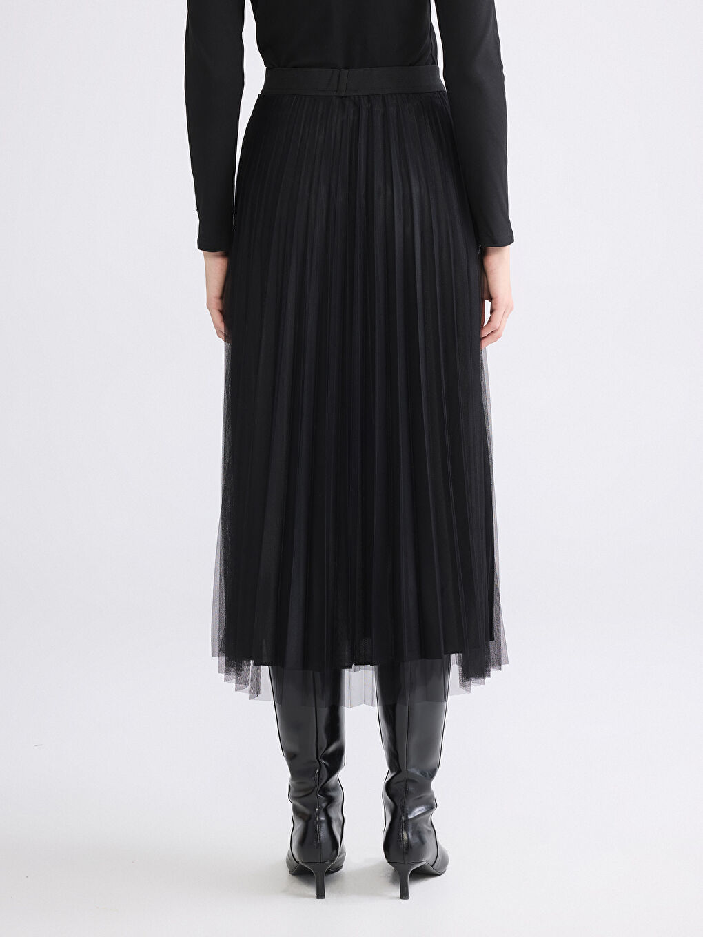 Siyah Beli Lastikli Pileli Etek-4