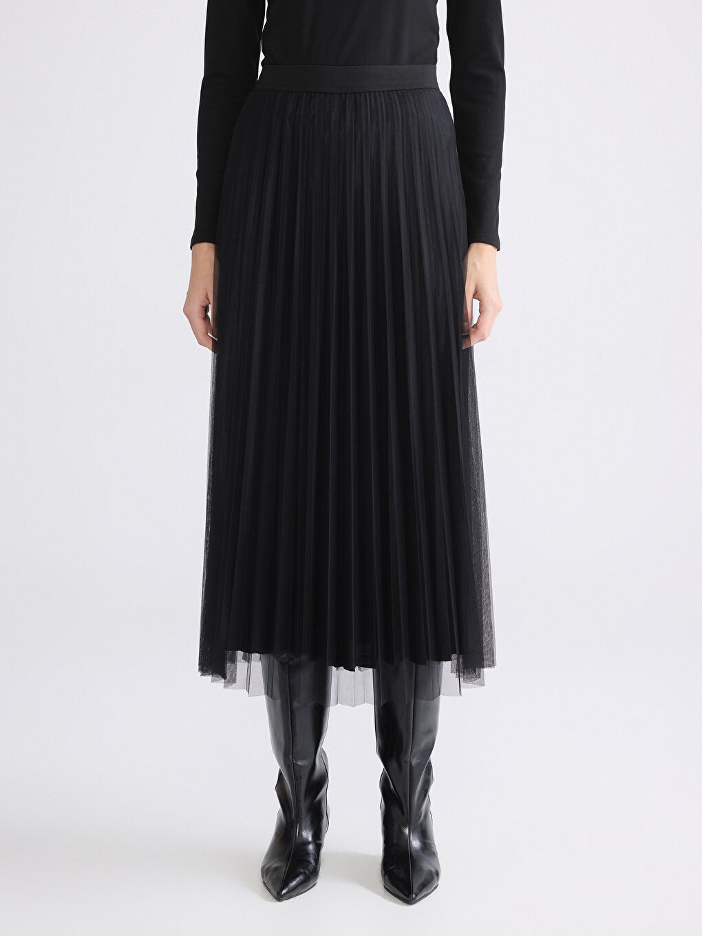 Siyah Beli Lastikli Pileli Etek-5