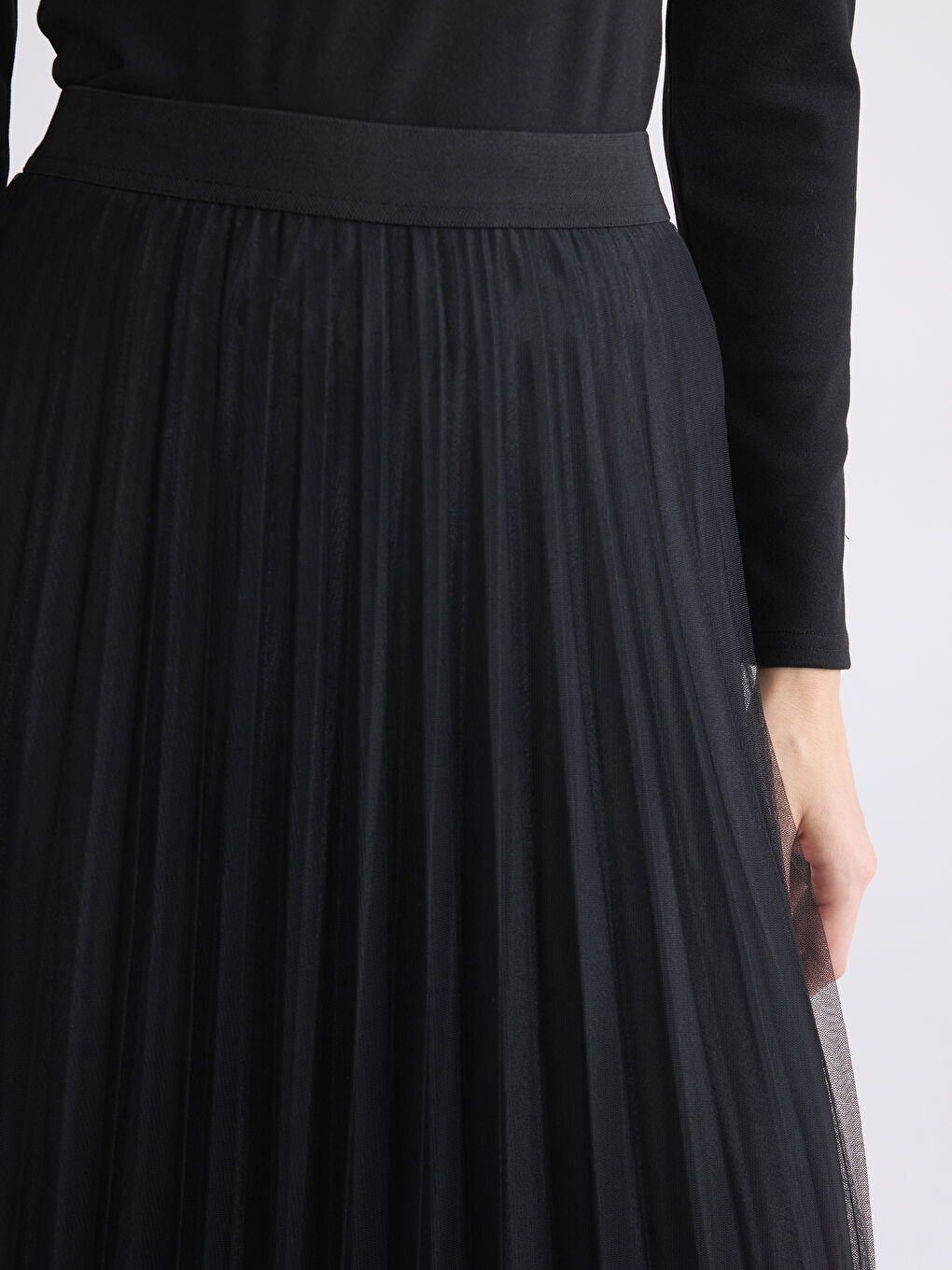 Siyah Beli Lastikli Pileli Etek-6