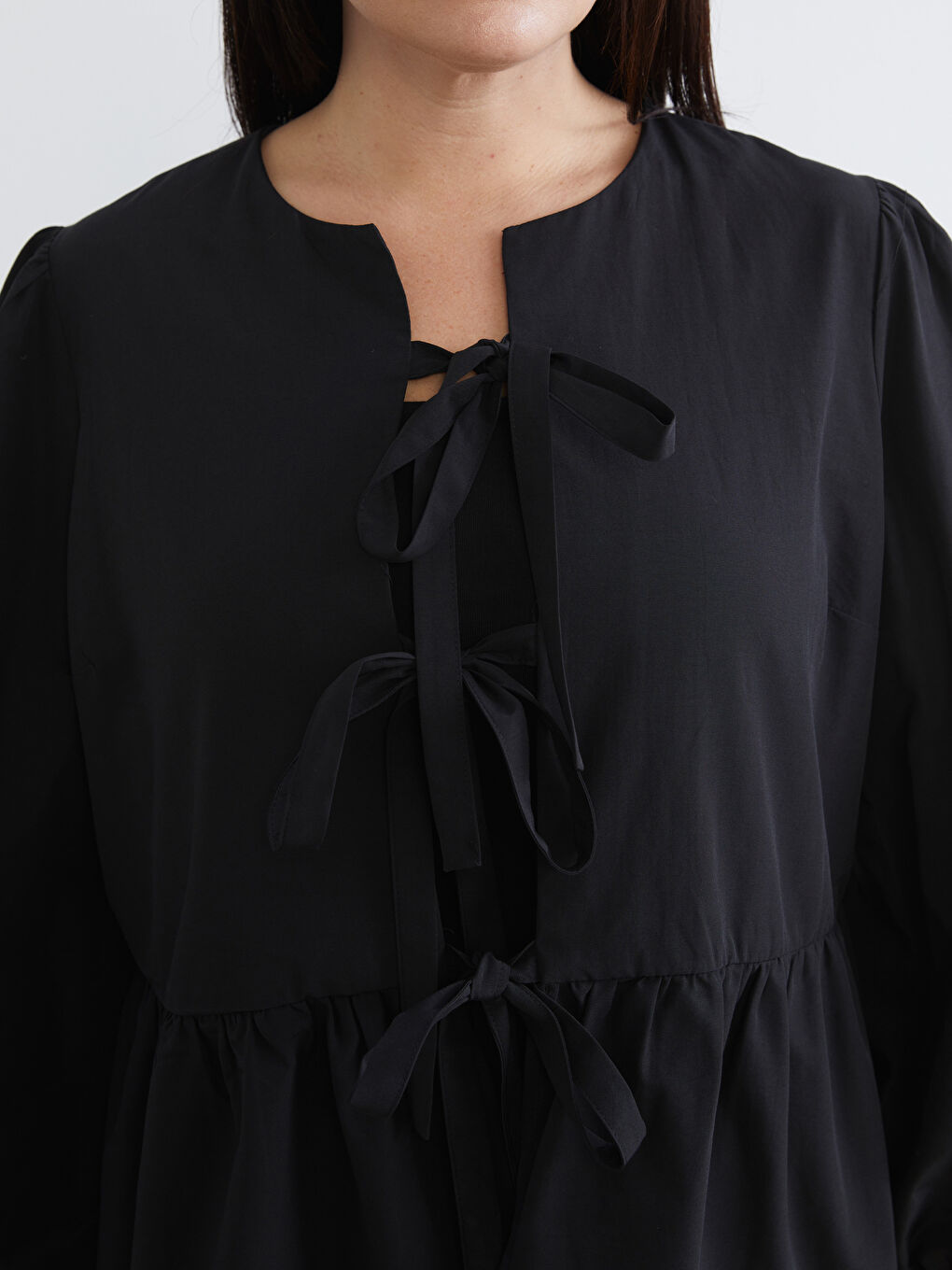 Siyah Büyük Beden Fiyonk Bağlama Detaylı Kadın Gömlek-2