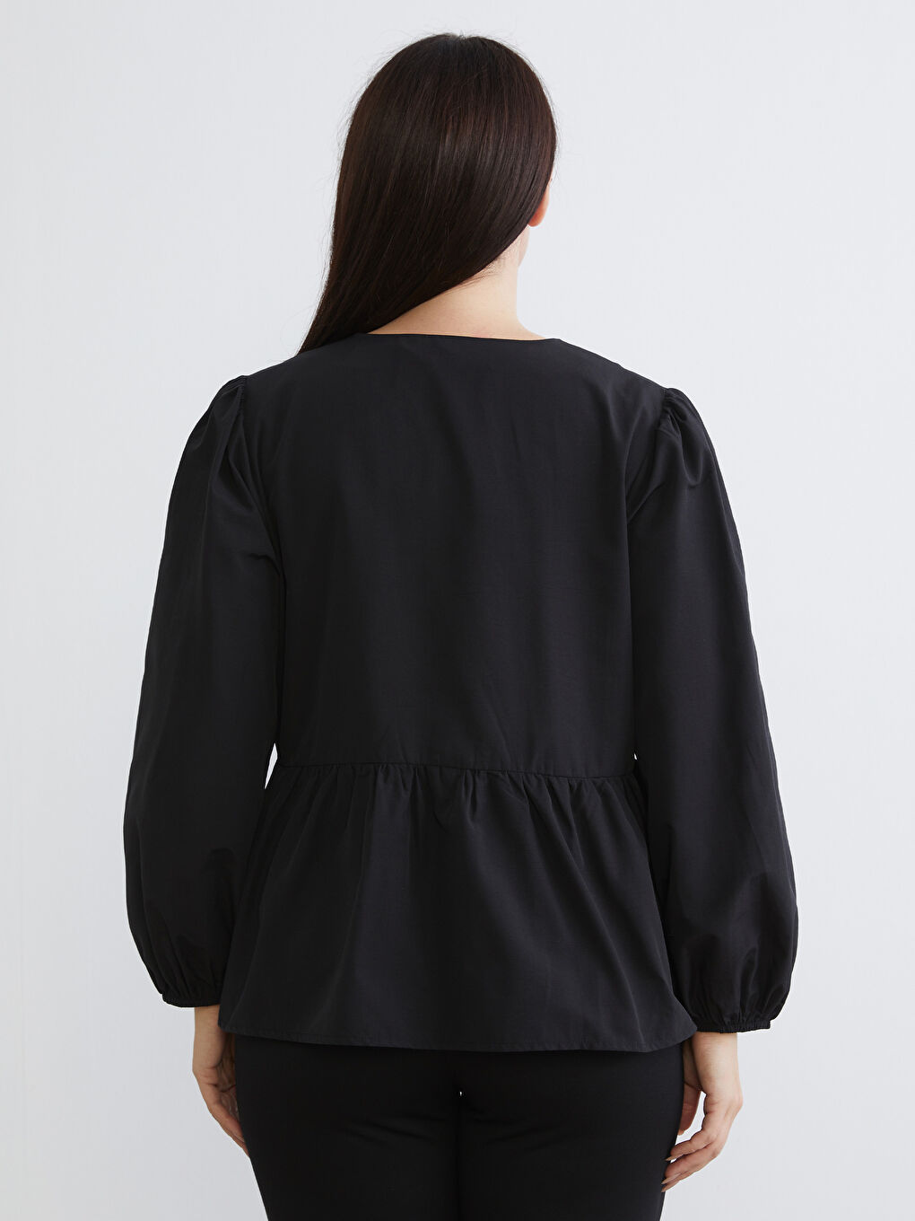 Siyah Büyük Beden Fiyonk Bağlama Detaylı Kadın Gömlek-3