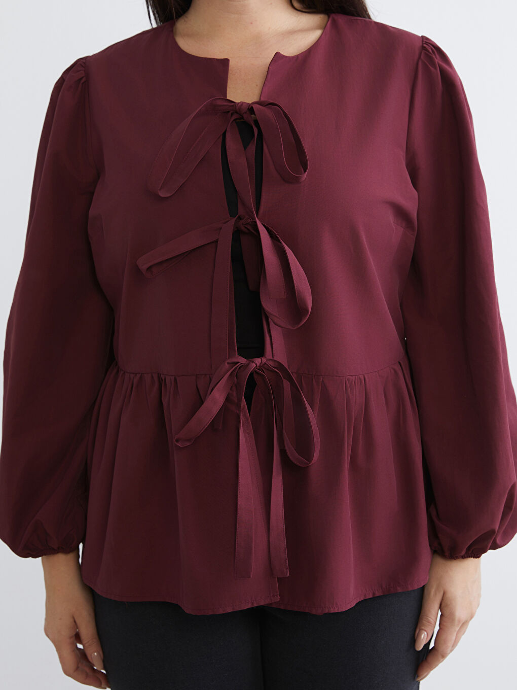 Bordo Büyük Beden Fiyonk Bağlama Detaylı Kadın Gömlek-2