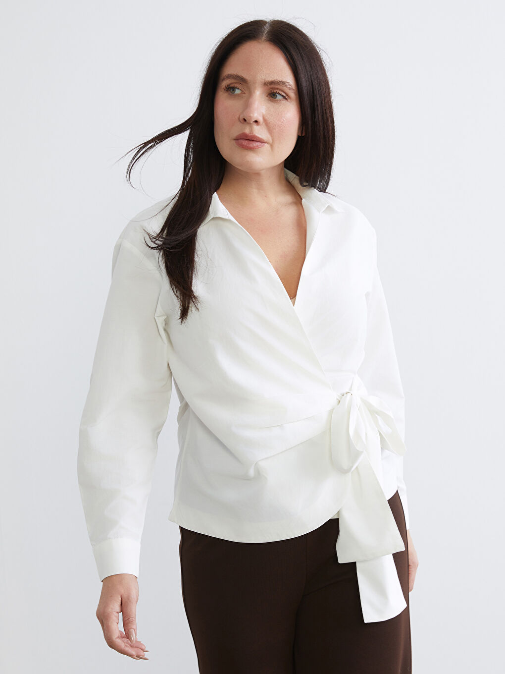 Ekru Büyük Beden Bağlama Detaylı Kadın Gömlek