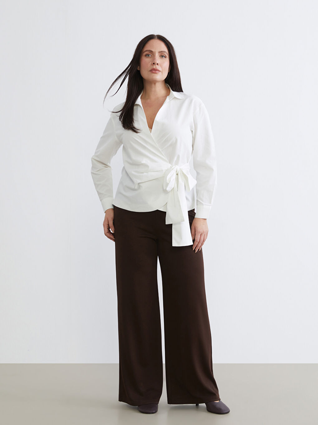 Ekru Büyük Beden Bağlama Detaylı Kadın Gömlek-1