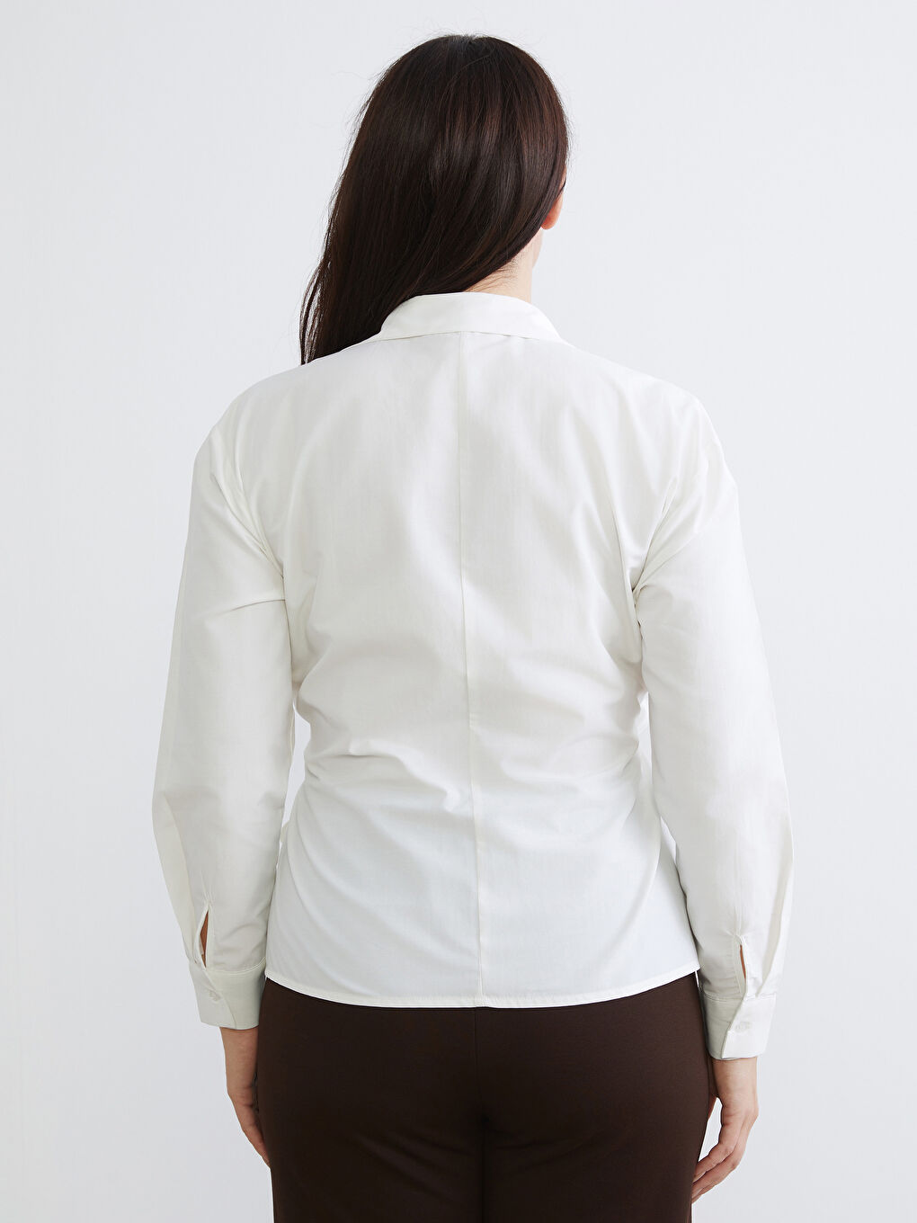 Ekru Büyük Beden Bağlama Detaylı Kadın Gömlek-3