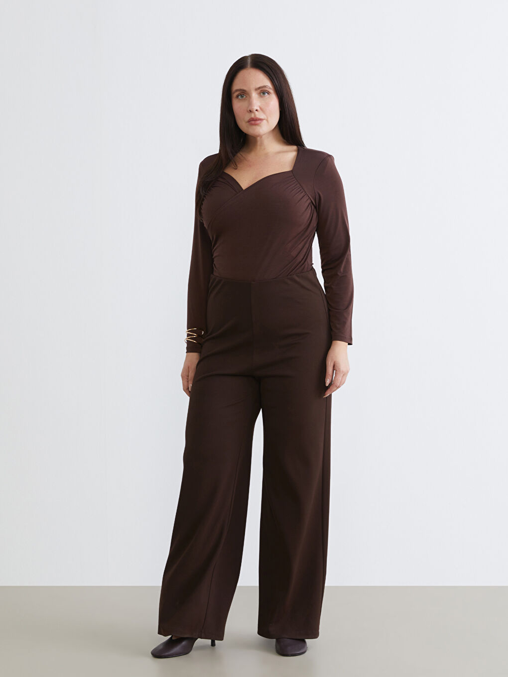 Kahverengi Büyük Beden Kalp Yaka Büzgülü Kadın Bodysuit-1