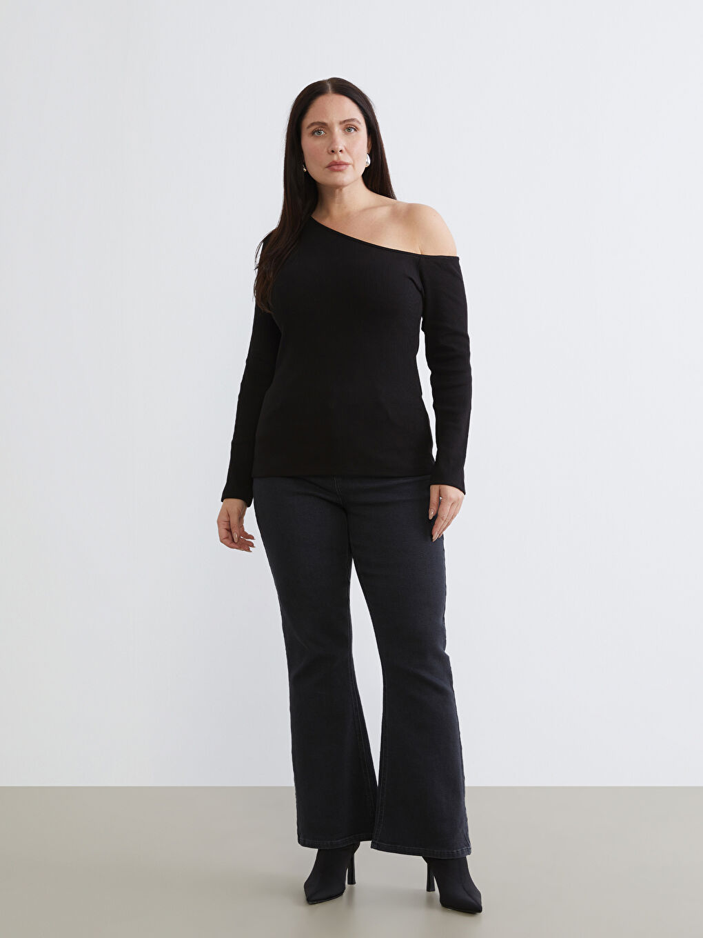 Siyah Tek Omuz Fitilli Bluz-1