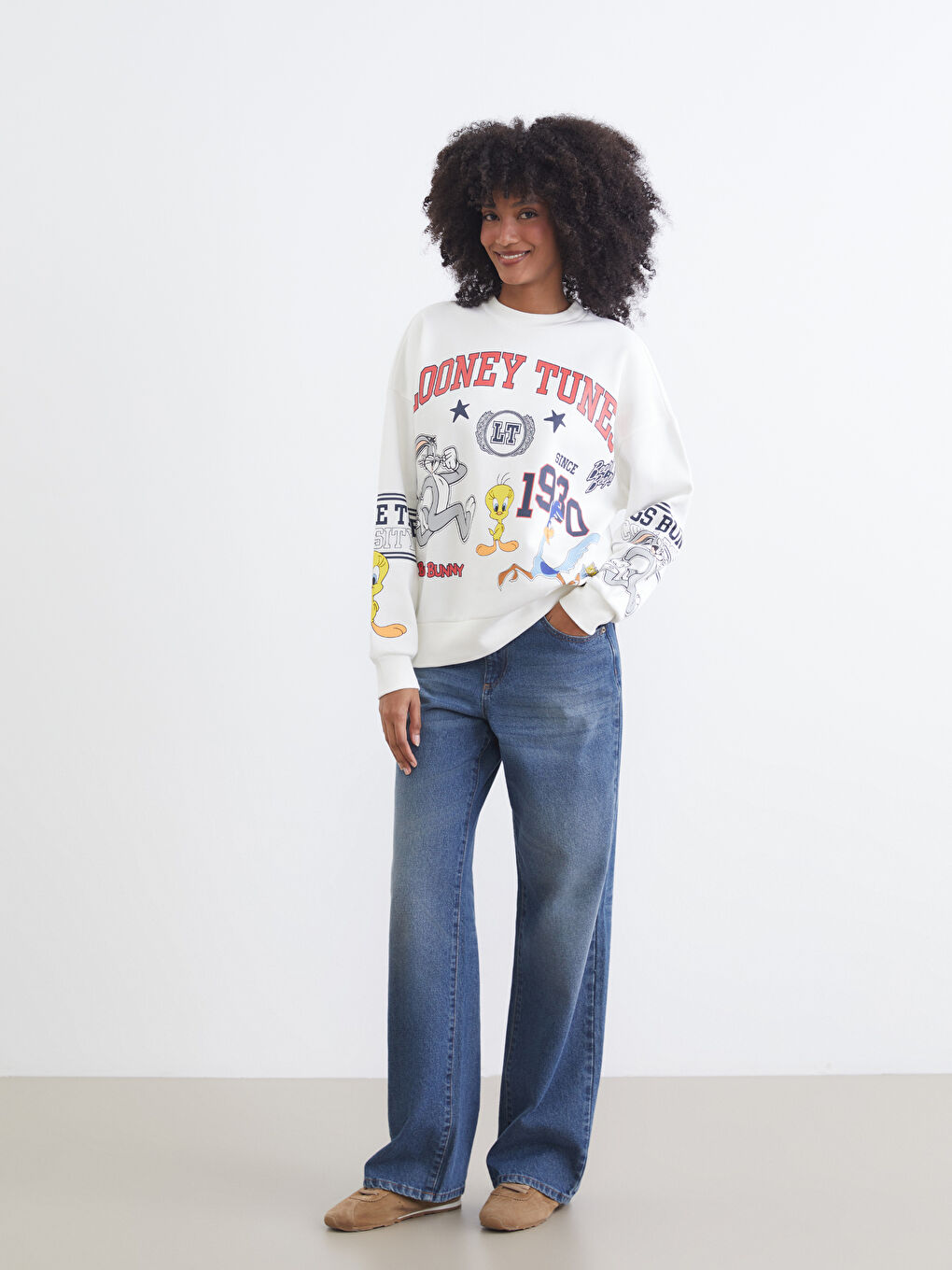 Ekru Looney Tunes Baskılı Kadın Kalın Sweatshirt-1